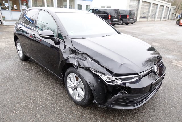Volkswagen Golf VIII 2.0 TDI DSG Life Loch im Motorblock .Navi. Klimaaut. Autom. SHZ.