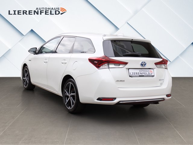 Toyota Auris Touring Sports Hybrid - фото 4