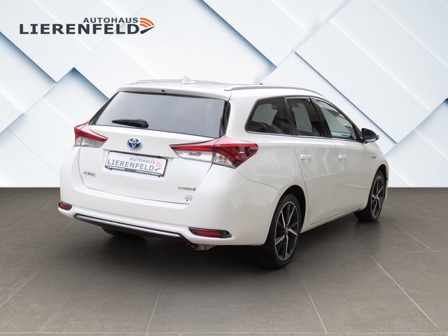 Toyota Auris Touring Sports Hybrid - фото 3