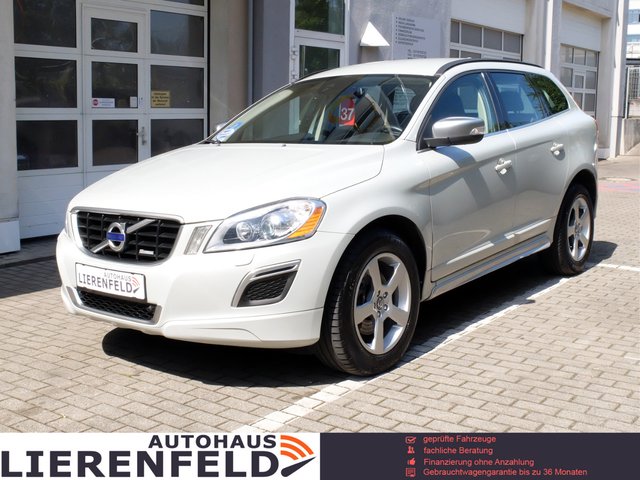 Volvo XC60 R-Design AWD aus 1.Hand - фото 1