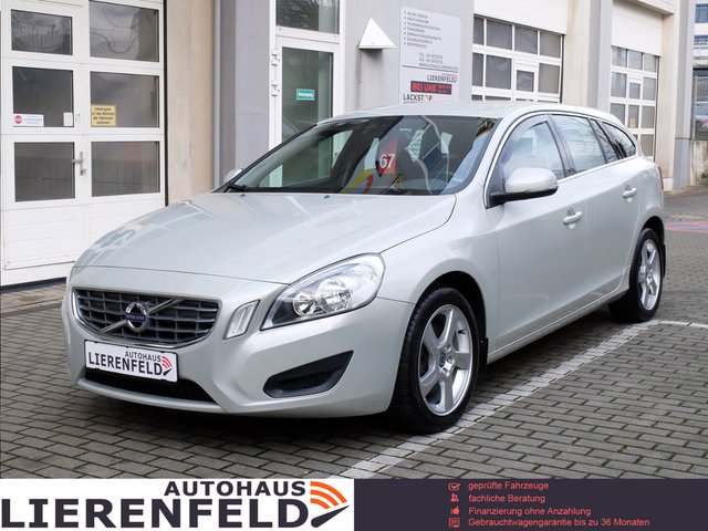 Volvo V60 Kombi Momentum Navi r Scheckheft - photo 1