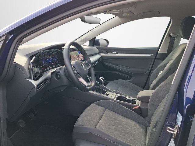 Volkswagen Golf VIII 1.0 TSI Life KLIMA / AHK / STHZG / NAVI / ACC / SITZHEIZUNG - bilder 8