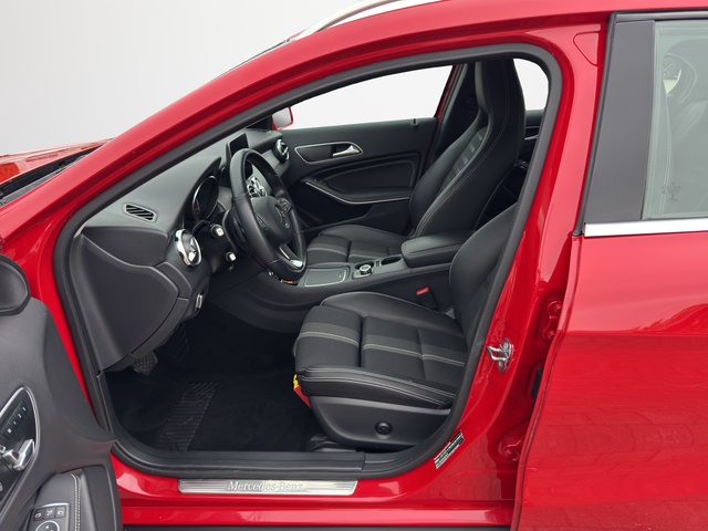 Mercedes-Benz GLA 180 Urban AUTOMATIK / AHK / NAVI / LED-HIGH / E-SITZE - foto 8