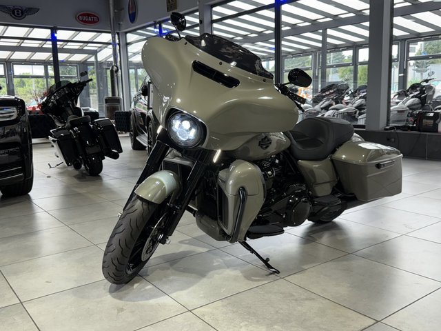 Harley-Davidson FLHTK Electra Glide Ultra Limited Street 114 CVO Used vehicle for sale | First registration 07/2021