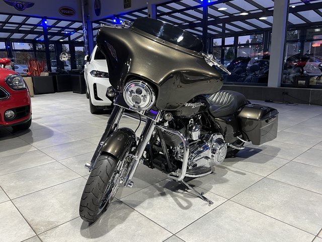 Harley-Davidson Street Glide FLHX Twin Cam 103 LED Chrom Custom Gebrauchtwagen Kaufen | EZ 07/2011