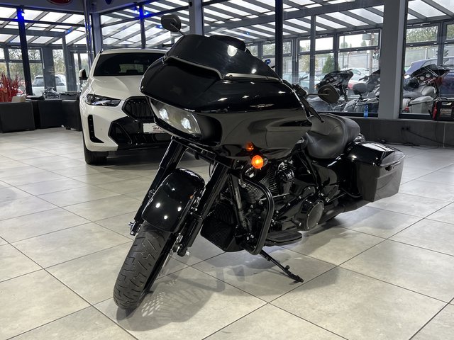 Harley-Davidson Road Glide FLTR 107 5HD Custom LED Navi 21" Used vehicle for sale | First registration 07/2018