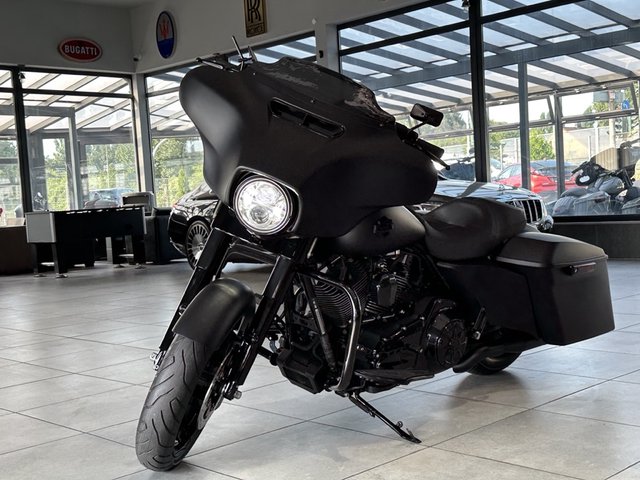 Harley-Davidson Electra Glide FLHTCU 103 Street Glide Custom-Lackierung, LED-Scheinwerfer, LED Blinker, Verlängerte Koffer Used vehicle for sale | First registration 07/2014
