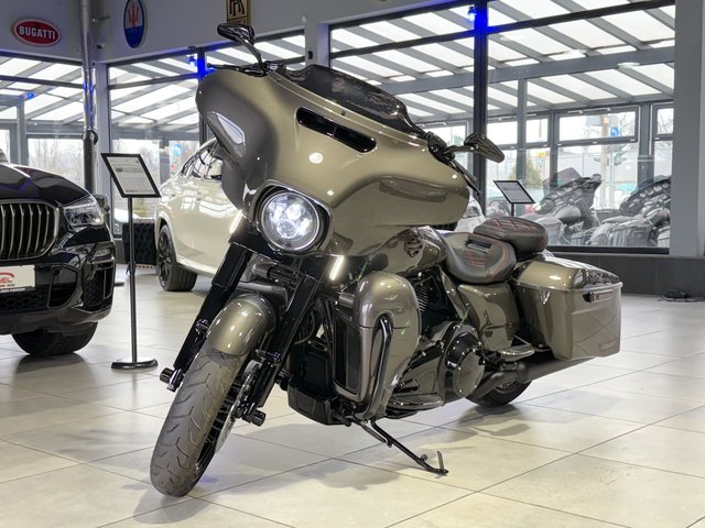 Harley-Davidson FLHTKSE 110 CVO UltraLimited Electra StreetGlide Used vehicle for sale | First registration 07/2015