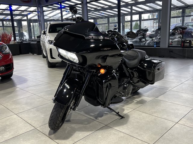 Harley-Davidson Road Glide 114 FLTRK 5HD CVO-Heck Navi Custom Used vehicle for sale | First registration 07/2020