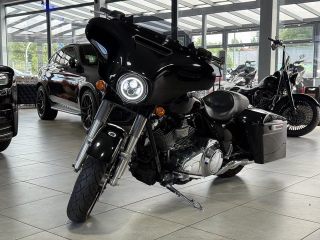 Harley-Davidson FLHXS Street Glide Special 103 LED Used vehicle for sale | First registration 07/2014 | Price 15.850 €