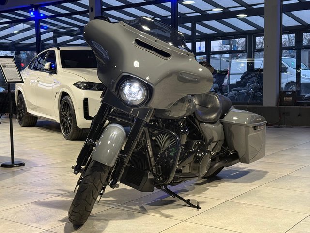 Harley-Davidson FLHX Street Glide 107 LED Custom AppleCarPlay Gebrauchtwagen Kaufen | EZ 07/2019