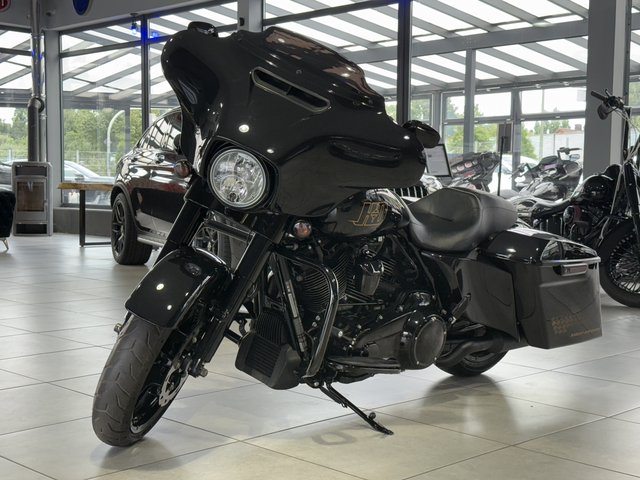 Harley-Davidson Street Glide 107 FLHX Used vehicle for sale | First registration 07/2021 | Price 18.850 €