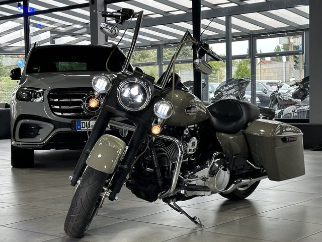 Harley-Davidson Road King FLHR 103 Nebelscheinwerfer LED Custom Used vehicle for sale | First registration 07/2016