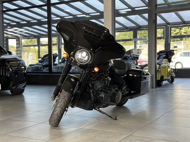 Harley-Davidson Street Glide FLHXS 114ci Gebrauchtwagen Kaufen | EZ 07/2022