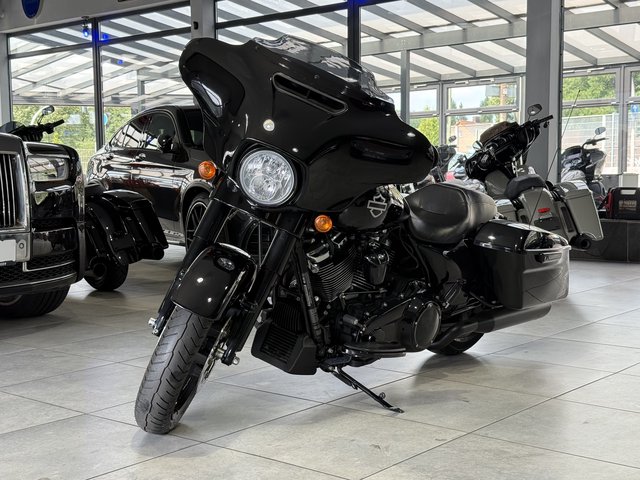 Harley-Davidson FLHX Street Glide 107 ci Used vehicle for sale | First registration 07/2018 | Price 19.850 €