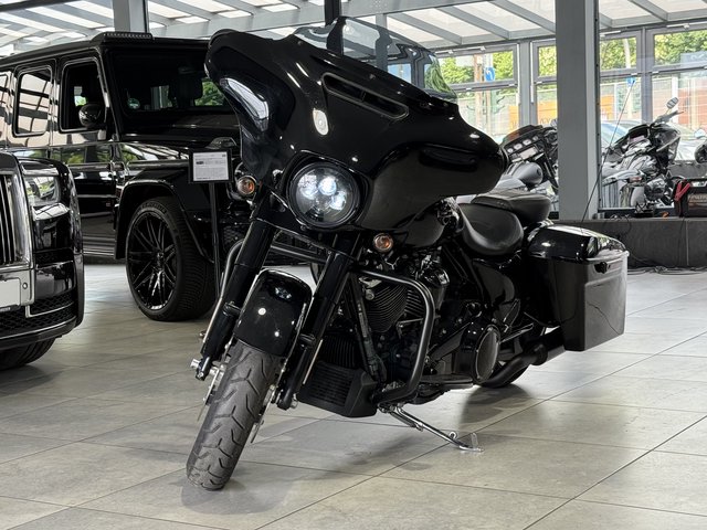 Harley-Davidson Street Glide 107 LED Used vehicle for sale | First registration 07/2017