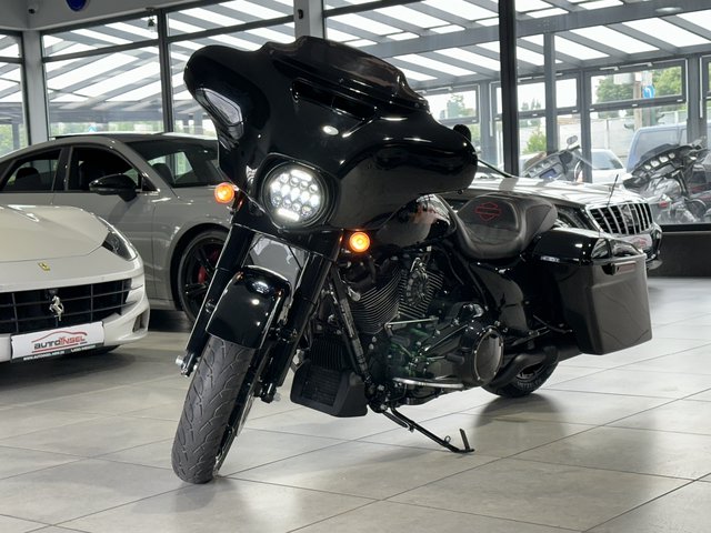 Harley-Davidson Street Glide 107 FLHXS Custom Sitzbank, Verlängerte Koffer, LED Scheinwerfer Gebrauchtwagen Kaufen | EZ 07/2018