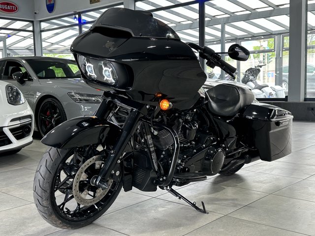 Harley-Davidson Road Glide Special 114 FLTRXS CVO-Tacho LED Used vehicle for sale | First registration 07/2020