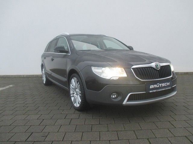 Skoda Superb Combi  2.0 TDI DSG Elegance OUTDOOR - bilder 1