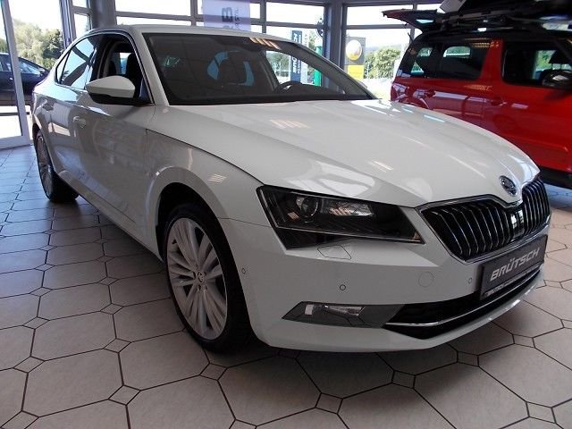 Skoda Superb III 2.0 TDI SCR DSG Style Navi/AHK - bilder 1