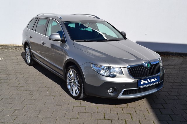Skoda Superb Combi 2.0 TDI DSG Elegance 4X4 AHK - bilder 1