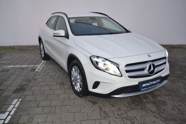 Mercedes-Benz GLA 220 CDI 4Matic AUTOMATIK / NAVI / XENON / AHK - foto 1
