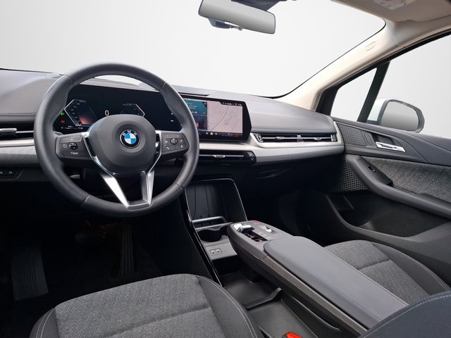 BMW 218 i Active Tourer AUTOMATIK / NAVI / LED / HEAD-UP / SITZHEIZUNG - bilder 9
