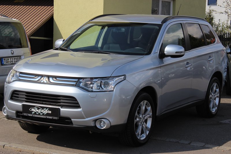 Mitsubishi Outlander Intense ClearTec 4WD 7 Sitze Xenon Rückfahrkamera