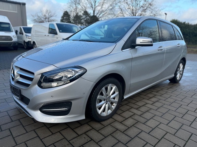 Mercedes-Benz B 180