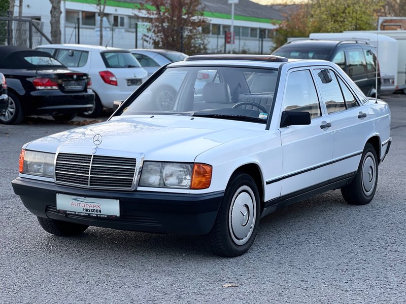 Mercedes-Benz 190 D AHK Schiebedach