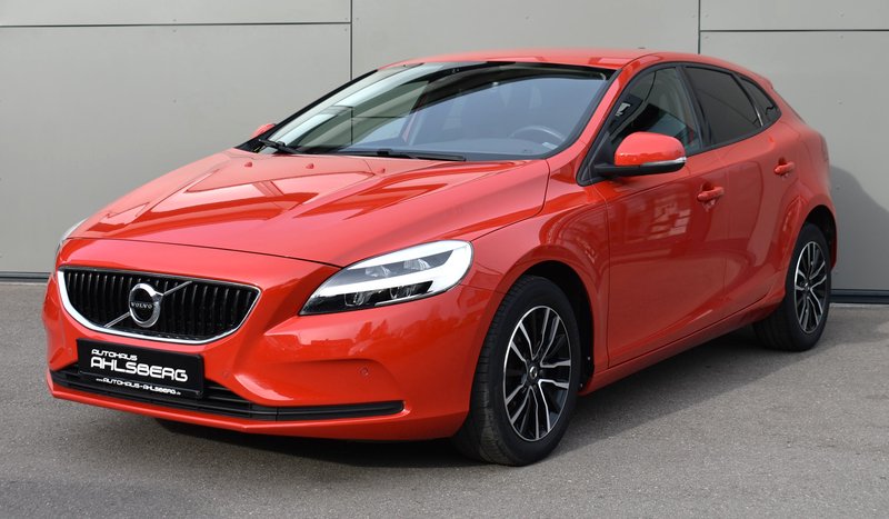 Volvo V40 MOMENTUM LED/NAVI/SHZ/TEMPO./MFL/KLIMA