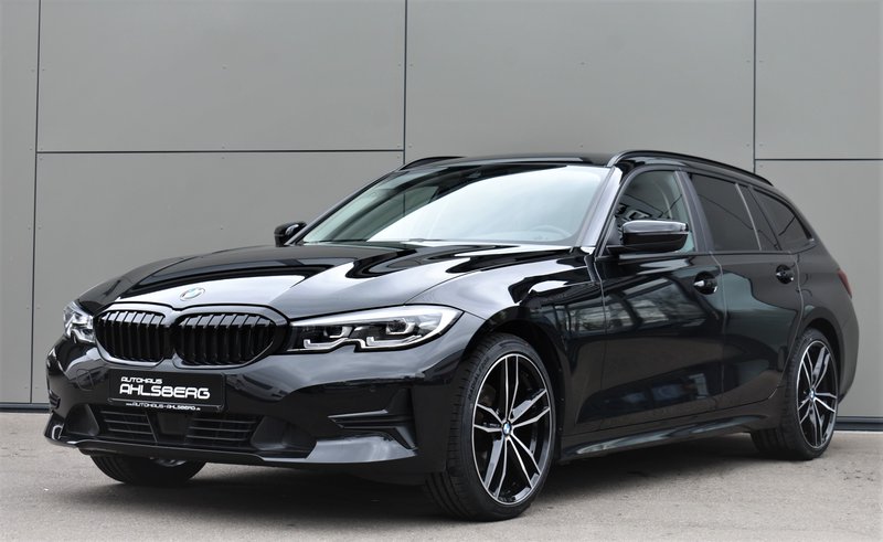 BMW 330 XD M.Hybr.Sport Shadow Line Acc/Leder/Ahk/L.Cockpit