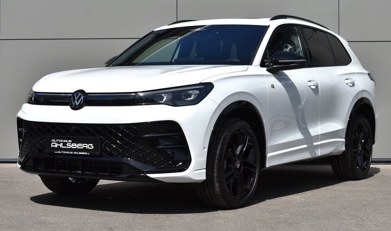 Volkswagen Tiguan R-LINE /STHZ HUD/PANO/20 ZOLL/H&K/BLACK/IQ