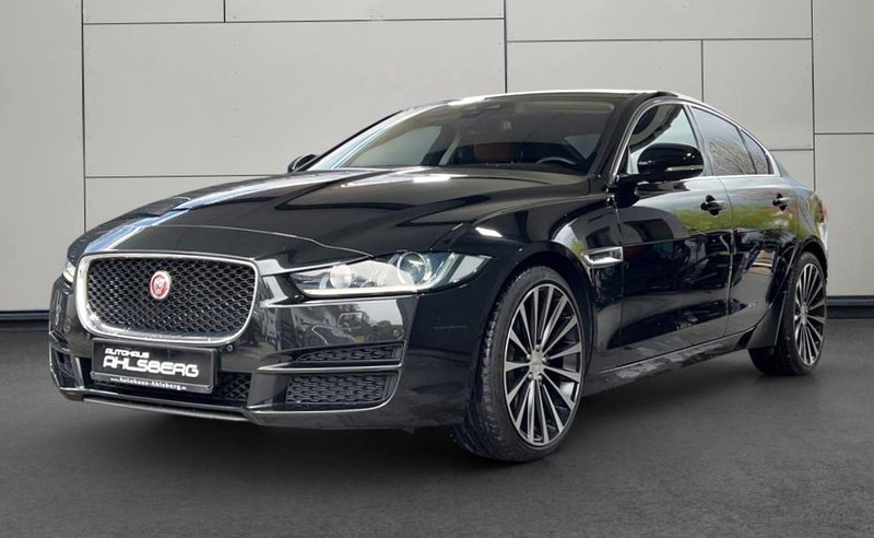 Jaguar XE 20d Portfolio LED/PANO/GSD/MERIDIAN/HUD/LEDER