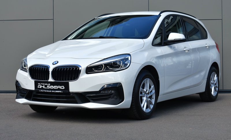 BMW 218 d Sport Line AT LIVE/LED/TEMPO./KEYLESS/AHK/NAVI