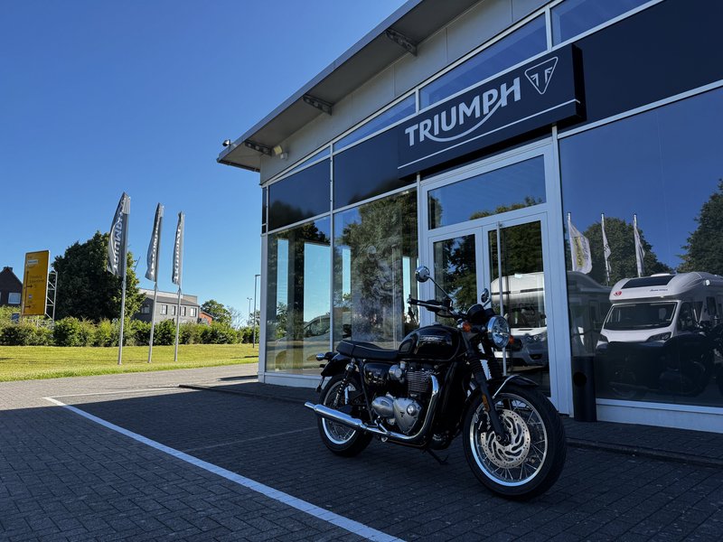 Triumph Bonneville T120 MY25 1. Hand