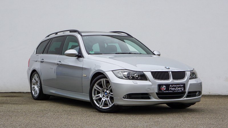 BMW 330 i/ NAVI Prof./SHZ/PANORAMADACH/2. HAND/AHK