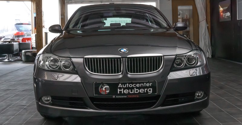 BMW 325 i /PANO/XENON/1.HAND/PDC/SHZ/AHK