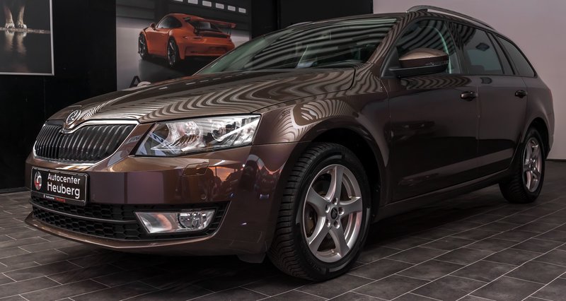 Skoda Octavia Combi 140PS/1.HAND/AHK/PDC/BI-XENON