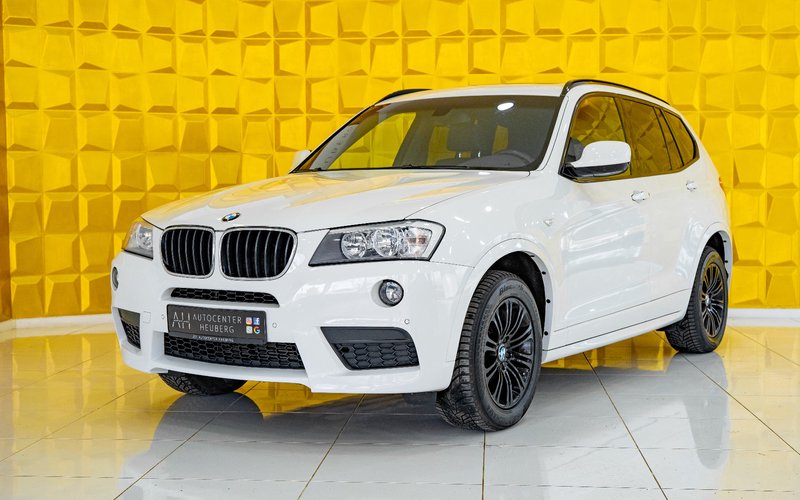 BMW X3 2.0d M SPORTPAKET NAVI PDC PANO TEMP AHK SHZ