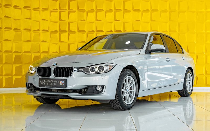 BMW 320 d NAVI PDC TEMPOMAT XENON SHZ
