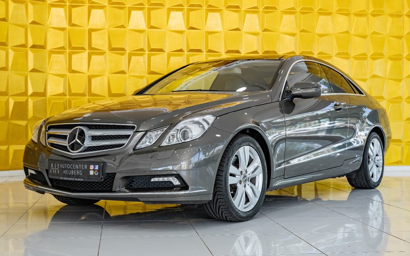 Mercedes-Benz E 350 CGI KAMERA NAVI PANO SITZBELÜFTUNG