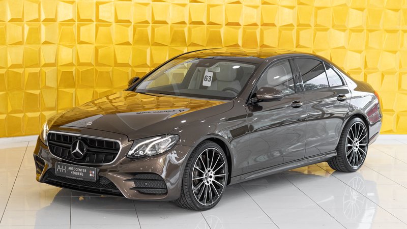 Mercedes-Benz E 220 d AMG PANO KAM EXCLUSIVE