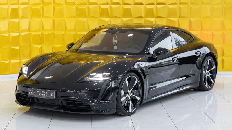 Porsche Taycan Turbo  PANO DISPLAY LUFT