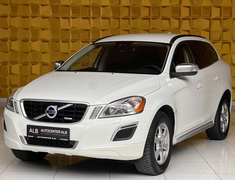 Volvo XC60 R-Design Drive /XENON/LEDER/NAVI/EURO 5/