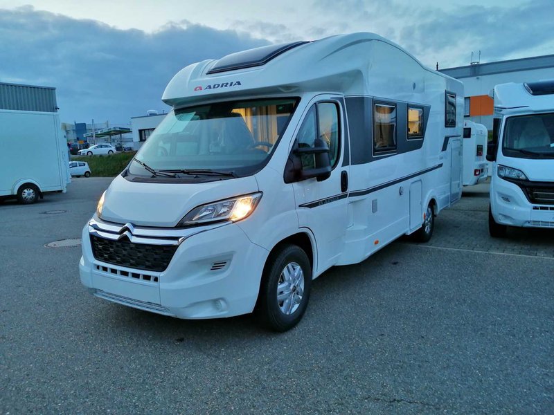 Adria Coral Axess ALL-IN 670 SL Listenpreis: 61395 Euro