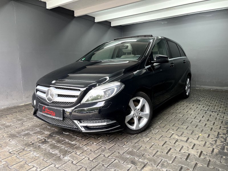 Mercedes-Benz B 200, AUTOMATIK, NAVI, R-KAMERA, PANO, LED