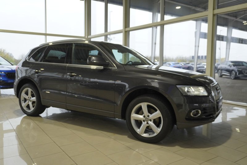 Audi Q5 S-Line 2.0TFSI Quattro 8*Alu/Navi/BI-Xenon/Sitzhz.