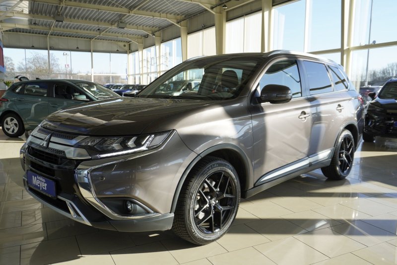 Mitsubishi Outlander 2.0 Aut.8*Alu/Standhz/Navi/LED/el.Klappe