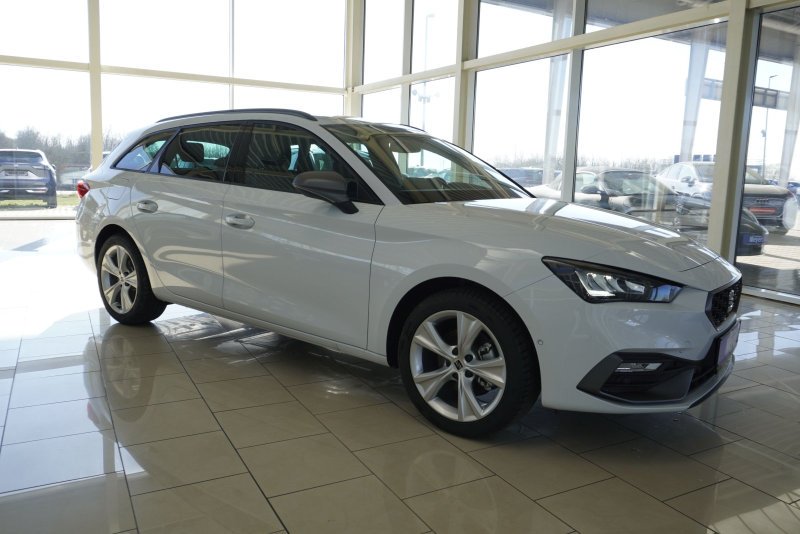 SEAT Leon ST FR 1,5 eTSI DSG Pano/Navi/Kamera/ACC/el.Klappe    **